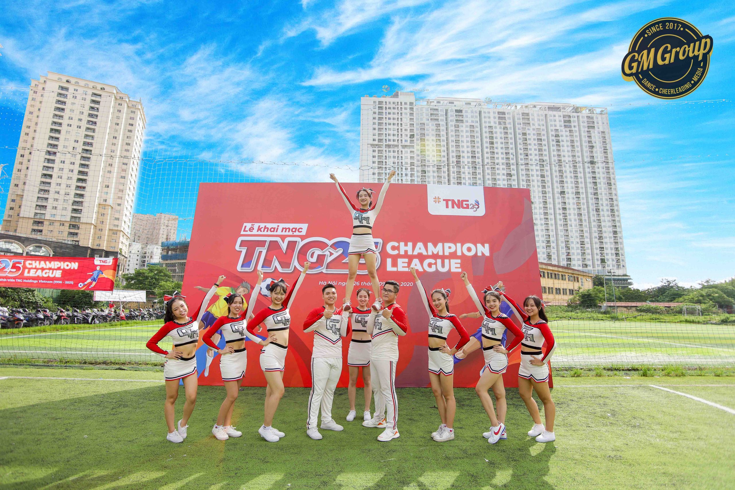 Nhảy cổ động giải bóng đá tập đoàn TNR
