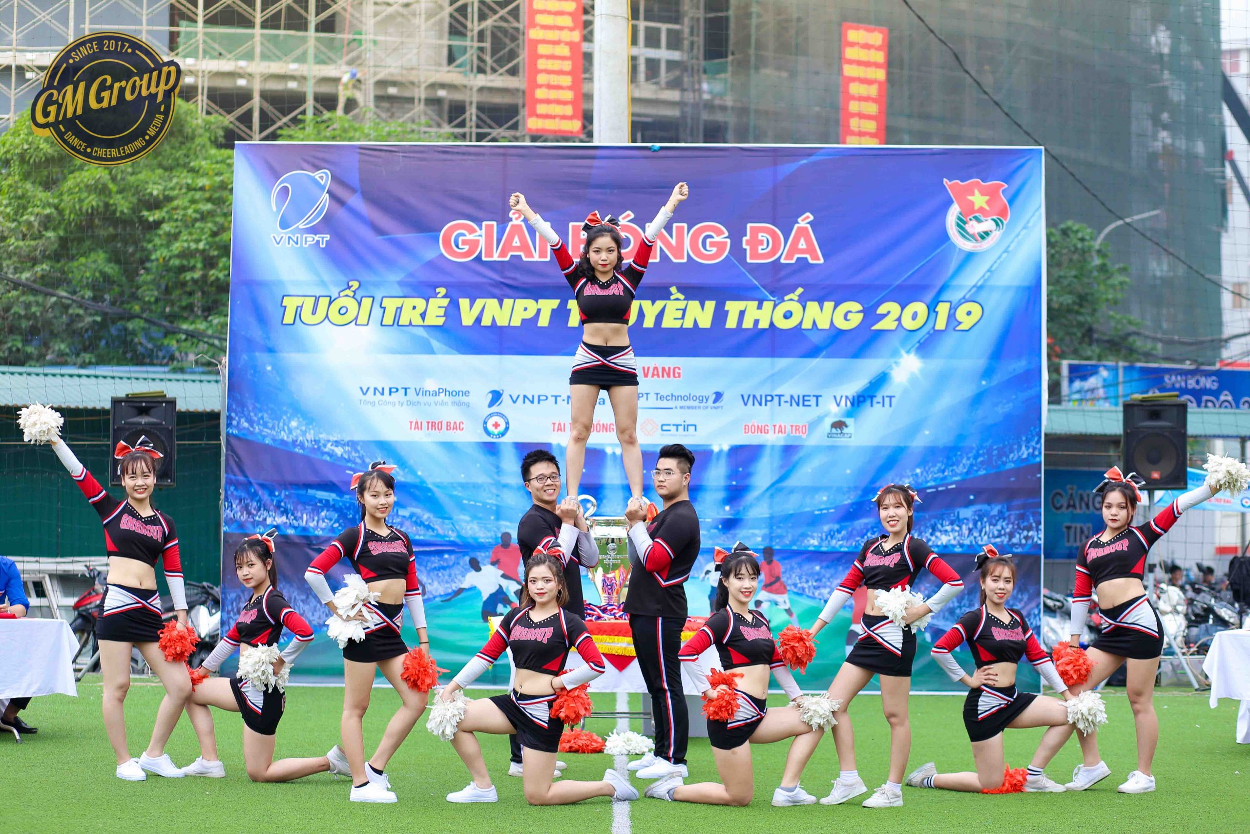 Nhảy cổ động giải bóng đá tập đoàn Vinaphone