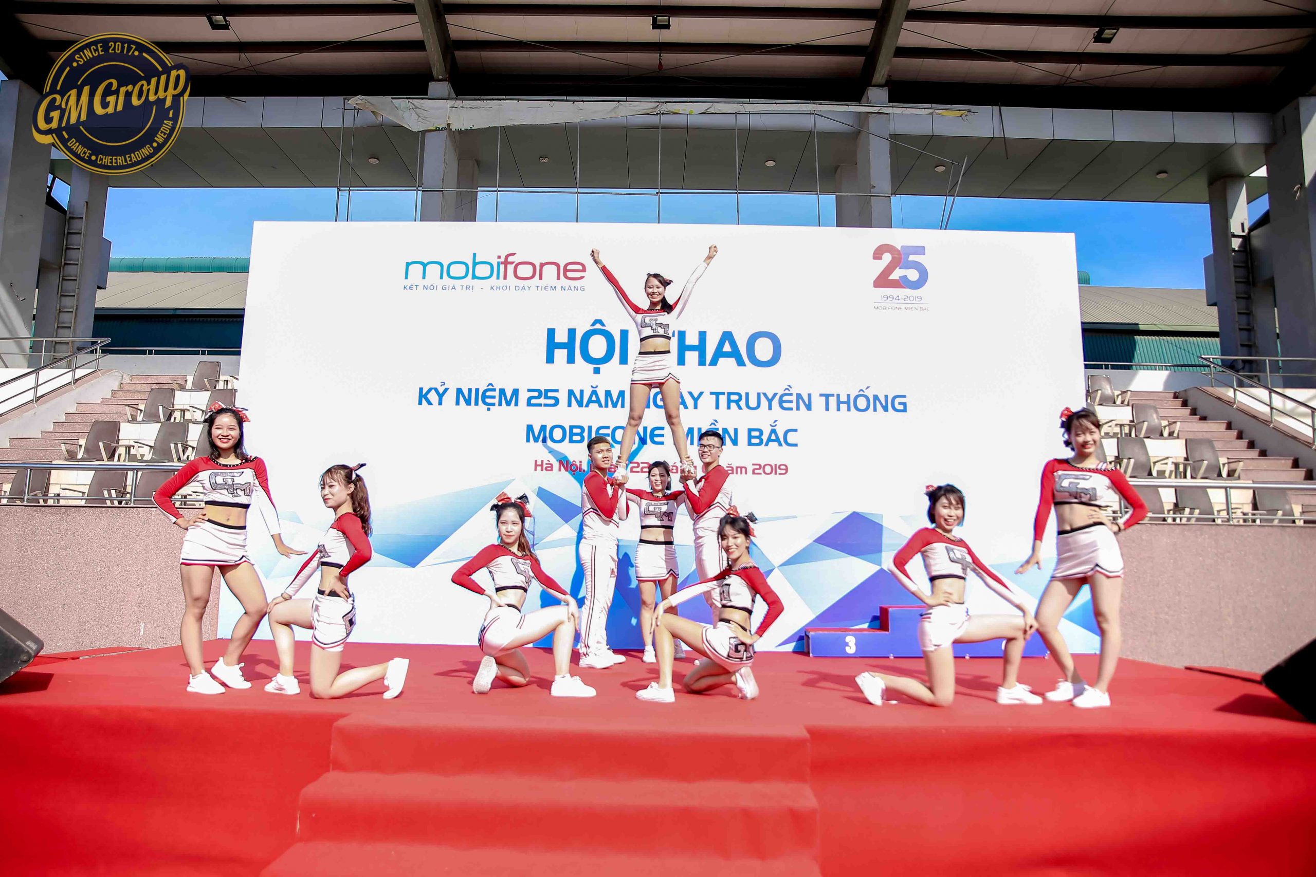 Nhảy cổ động Hội thao Mobifone